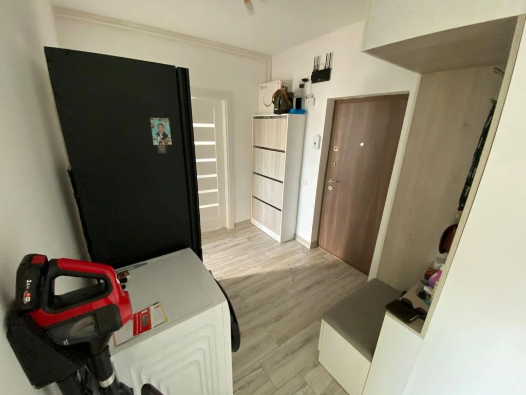 Apartament 3 camere decomandat zona Trapezului