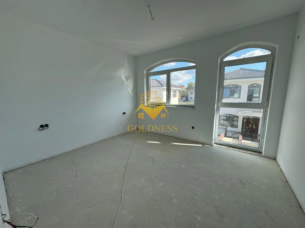 Casa 4 Camere Semifinisata, Curte 450mp, Terasa 65mp,  Dezmir