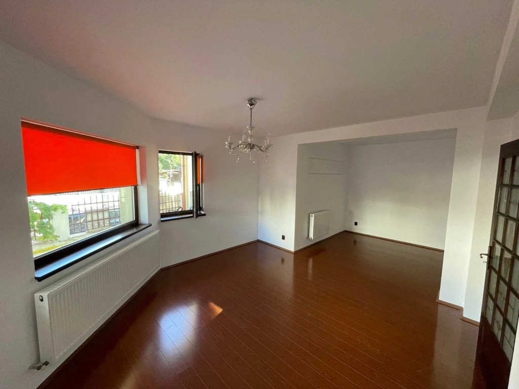 Ag BRASADAS vinde vila 8 cam curte 237mp D+P+2+M  13 Sept.