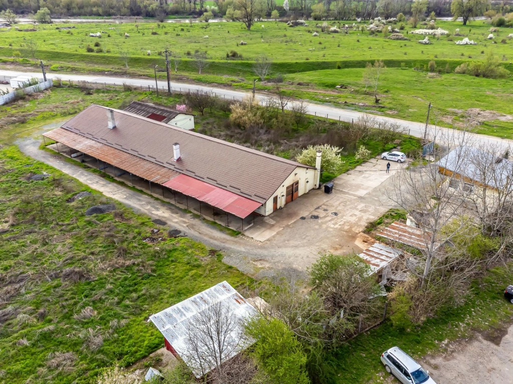 Hala industrială cu teren 10.495 mp – potențial supermarket, Lipova