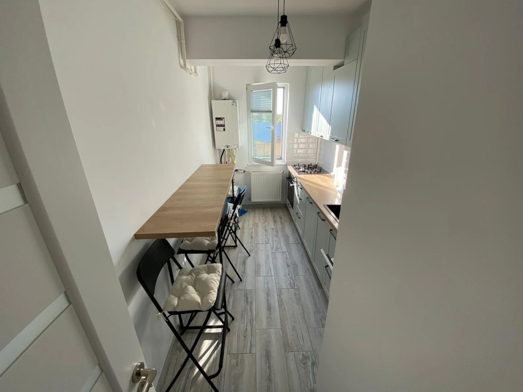 Apartament 3 camere decomandat zona Trapezului