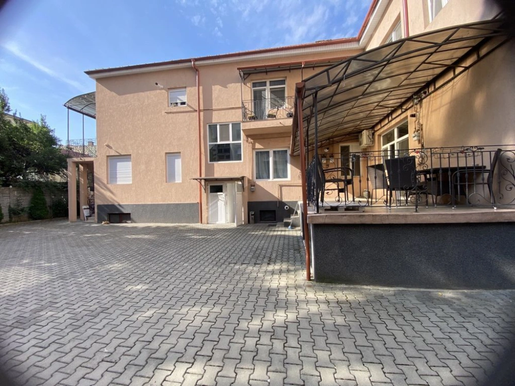 BRASADAS vinde casa pt locuit / afaceri zona ULTRACENTRALA.
