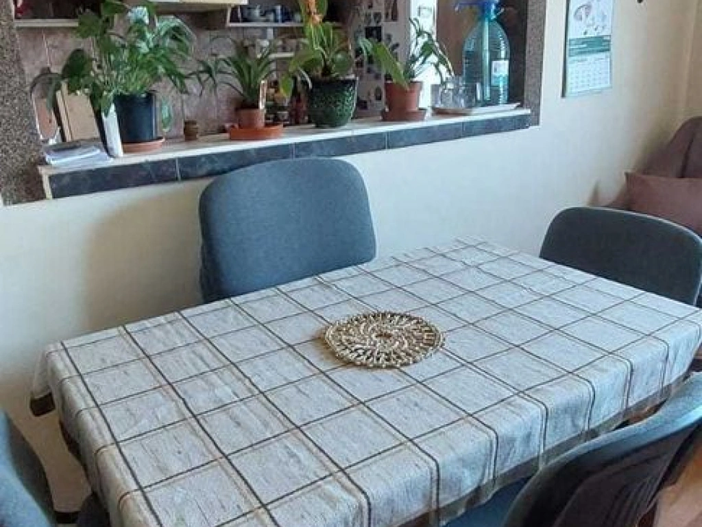BRASADAS vinde ap 2 cam etaj 4/4 pe Aleea Prahovei.
