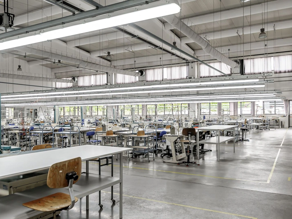 Oportunitate: Hală de producție și depozitare cu birouri în Arad