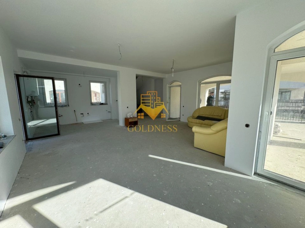 Casa 4 Camere Semifinisata, Curte 450mp, Terasa 65mp,  Dezmir