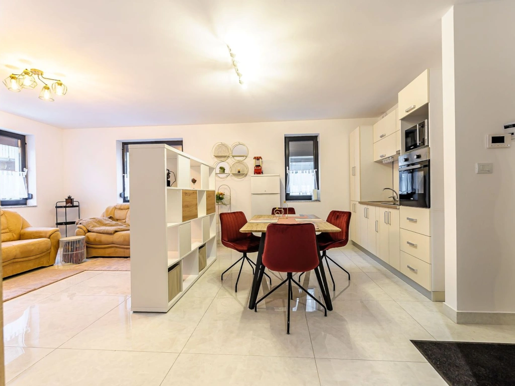 Apartament ultracentral cu 2 camere la cheie Comision 0