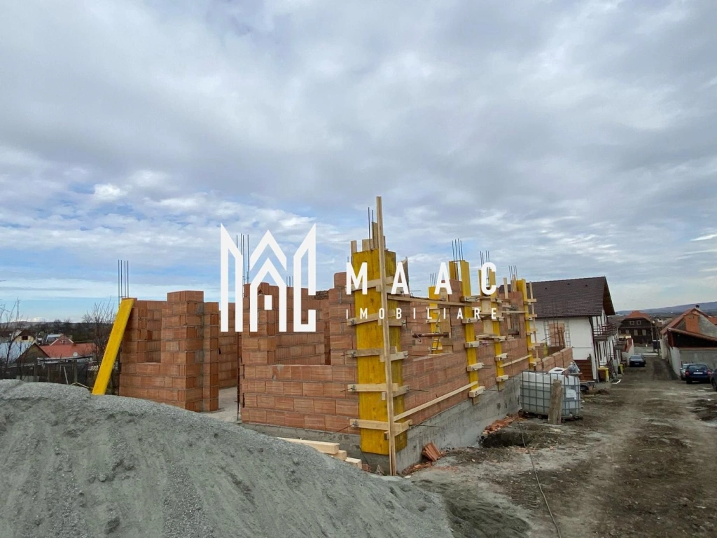 Casă Tip Duplex | 4 Camere | 2 Balcoane | Terasă | Șura Mică