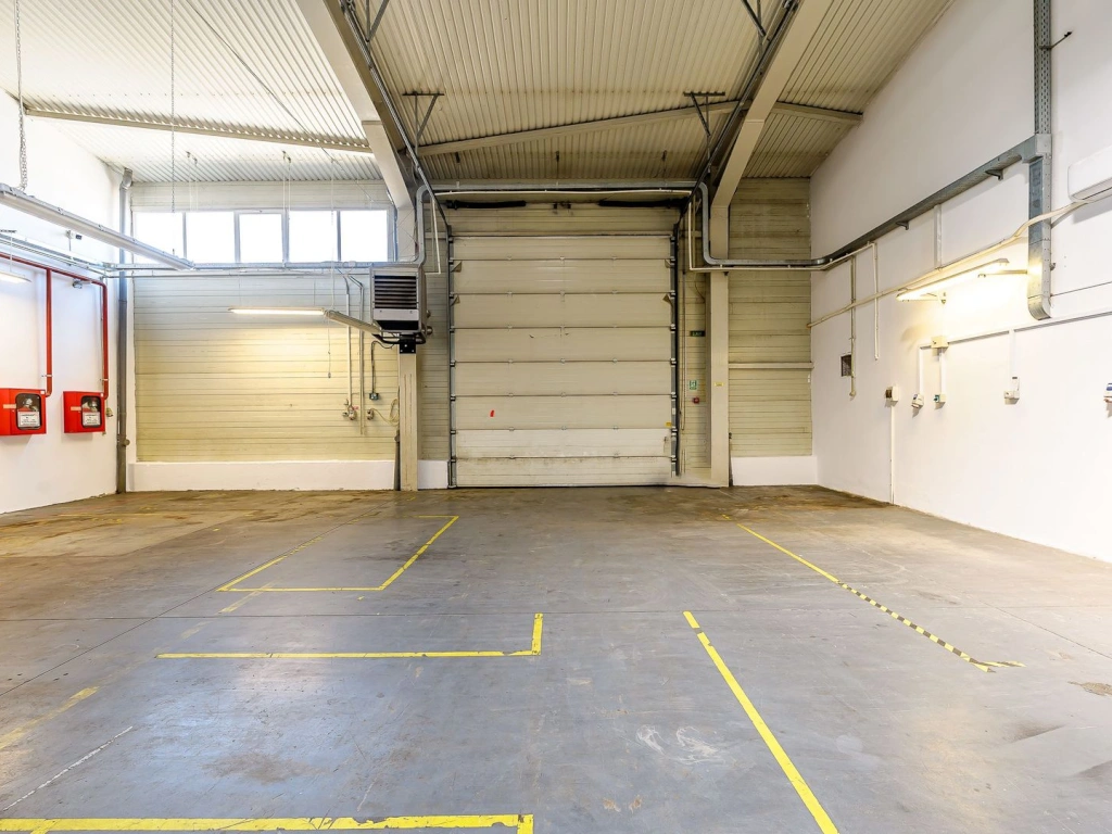 Hală industrială ideală pentru producție sau showroom în Arad 553mp