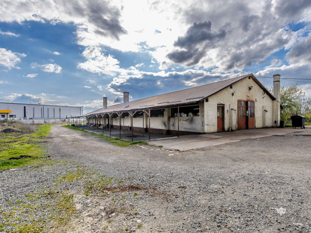 Hala industrială cu teren 10.495 mp – potențial supermarket, Lipova