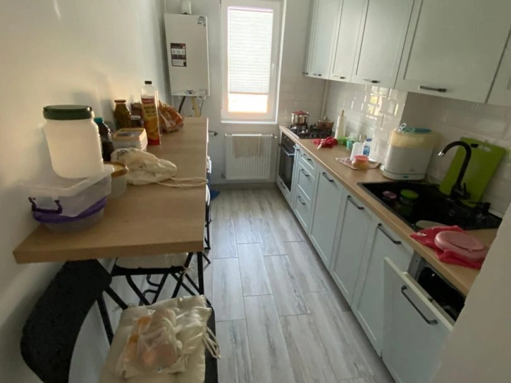 Apartament 3 camere decomandat zona Trapezului