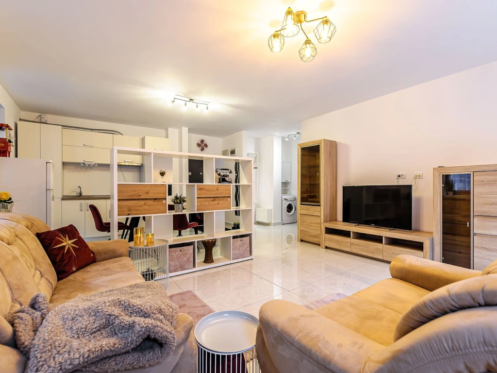 Apartament ultracentral cu 2 camere la cheie Comision 0