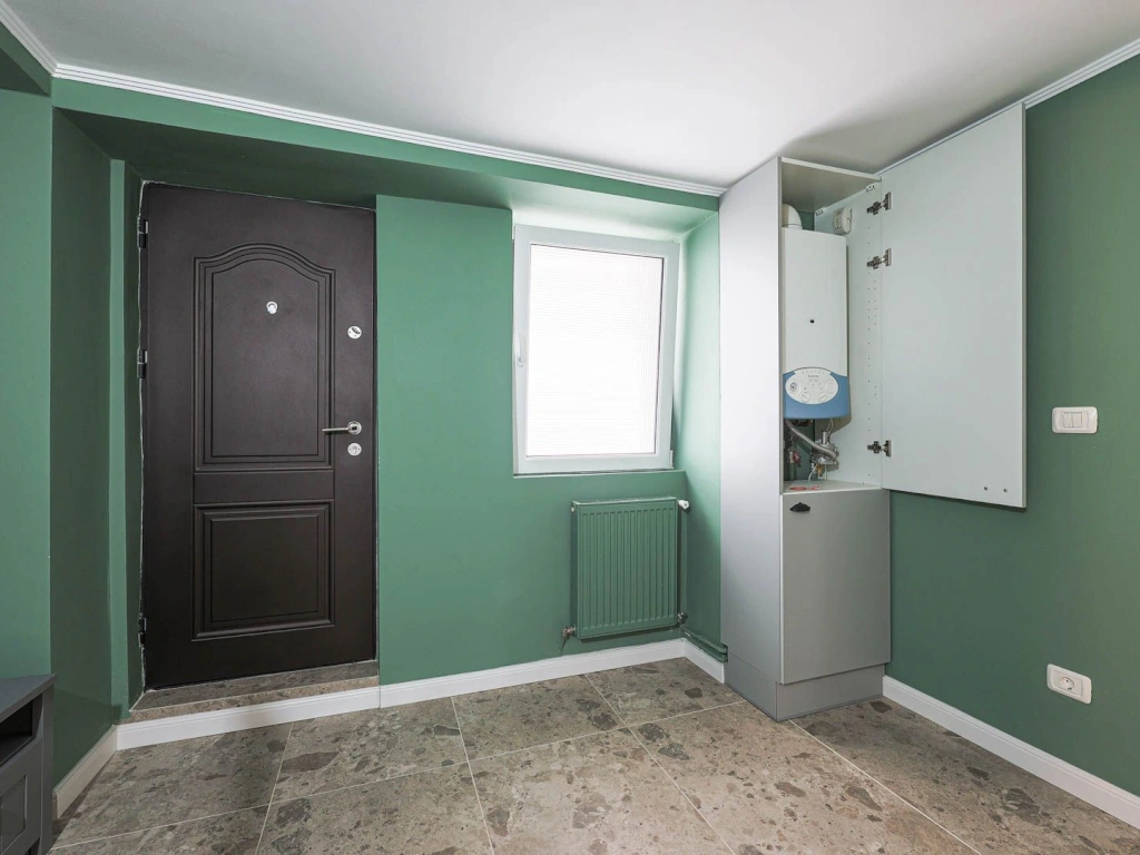 Apartament 95 mp pe Iuliu Maniu la casă, curte proprie inchisa