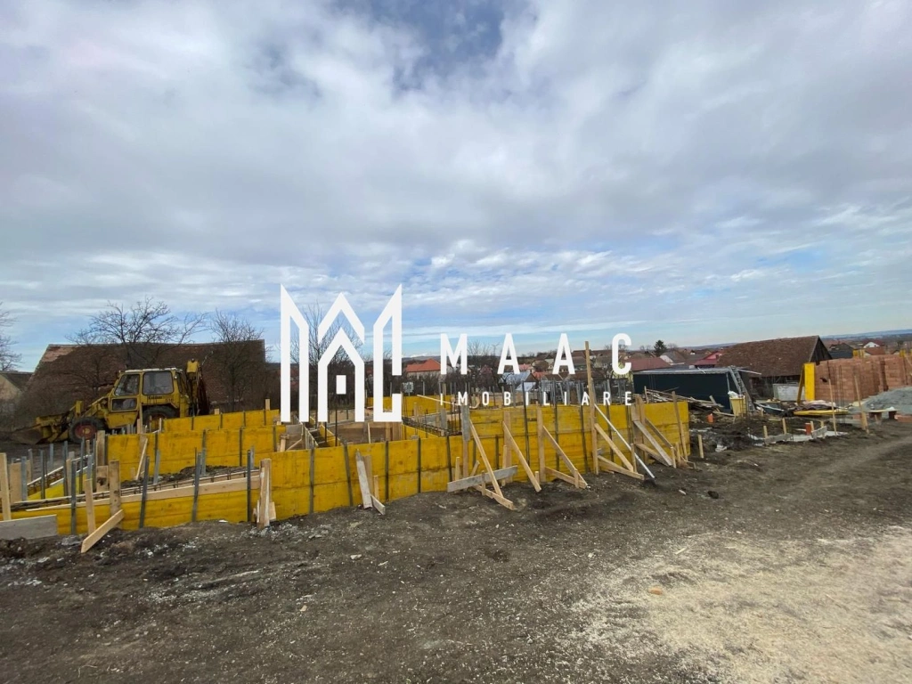 Casă Tip Duplex | 4 Camere | 2 Balcoane | Terasă | Șura Mică