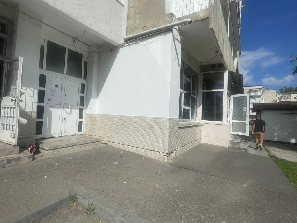 🚀 Spațiu Comercial Multifuncțional 158 mp la intrarea Aqua-Roman Parq