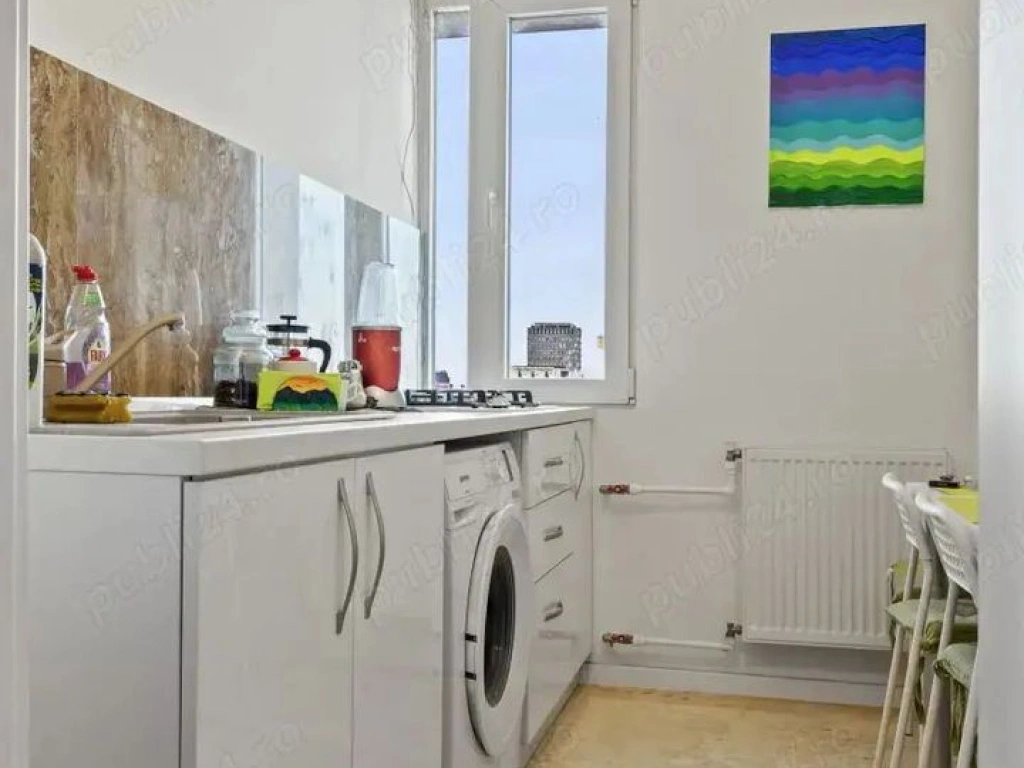 BRASADAS vinde Studio Lux Etaj 9/9 40mp Piata Romana.
