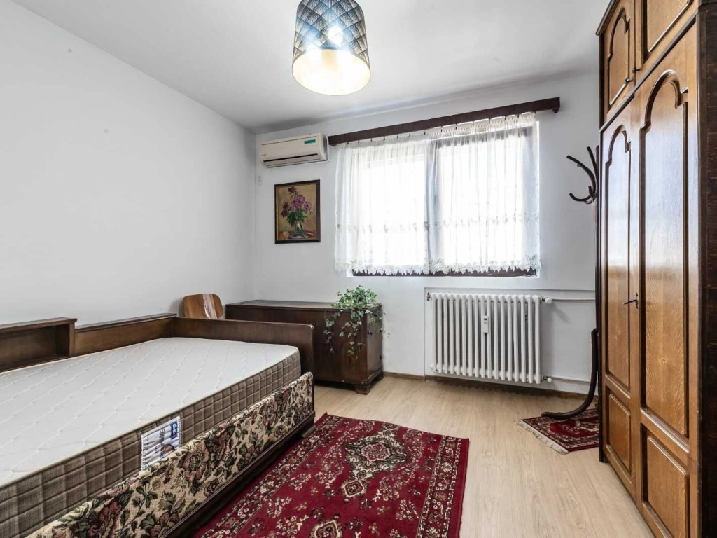 Inchiriez ap 2 camere, semi-decom, renovat, sector 6, 400 Euro/luna