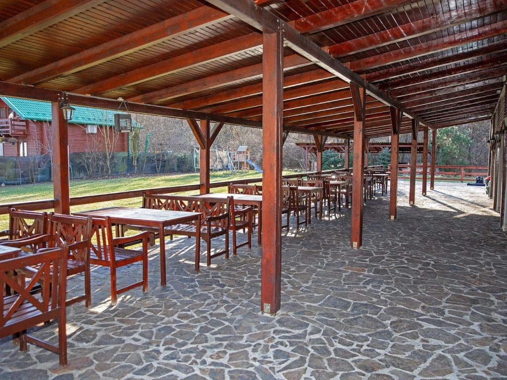 Pensiune, teren 4.460 mp, Hidișelul de Jos, Bihor. 685.000 Euro (neg).