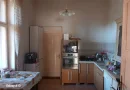 Ag BRASADAS vinde casa 4 camere cu teren 8 ari in zona CENTRALA.