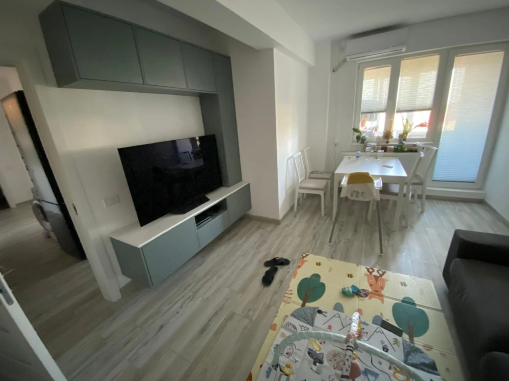 Apartament 3 camere decomandat zona Trapezului