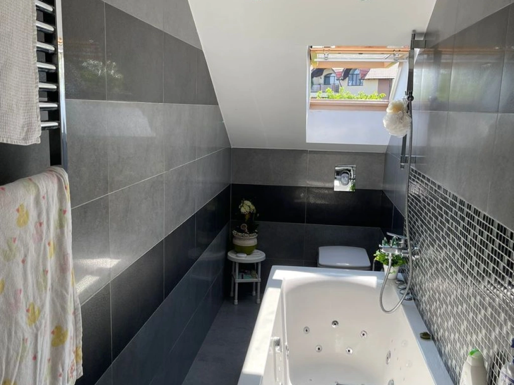 Brasadas vinde apartament cu 3 camere, NOU 116mp.