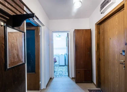 Inchiriez ap 2 camere, semi-decom, renovat, sector 6, 400 Euro/luna